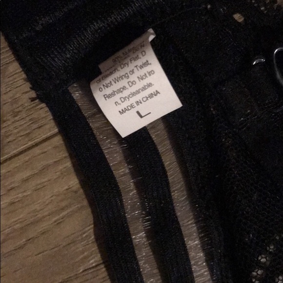 Black lace bra - Picture 3 of 4